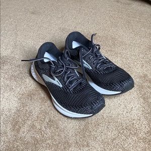 Brooks Revel 3 size 8